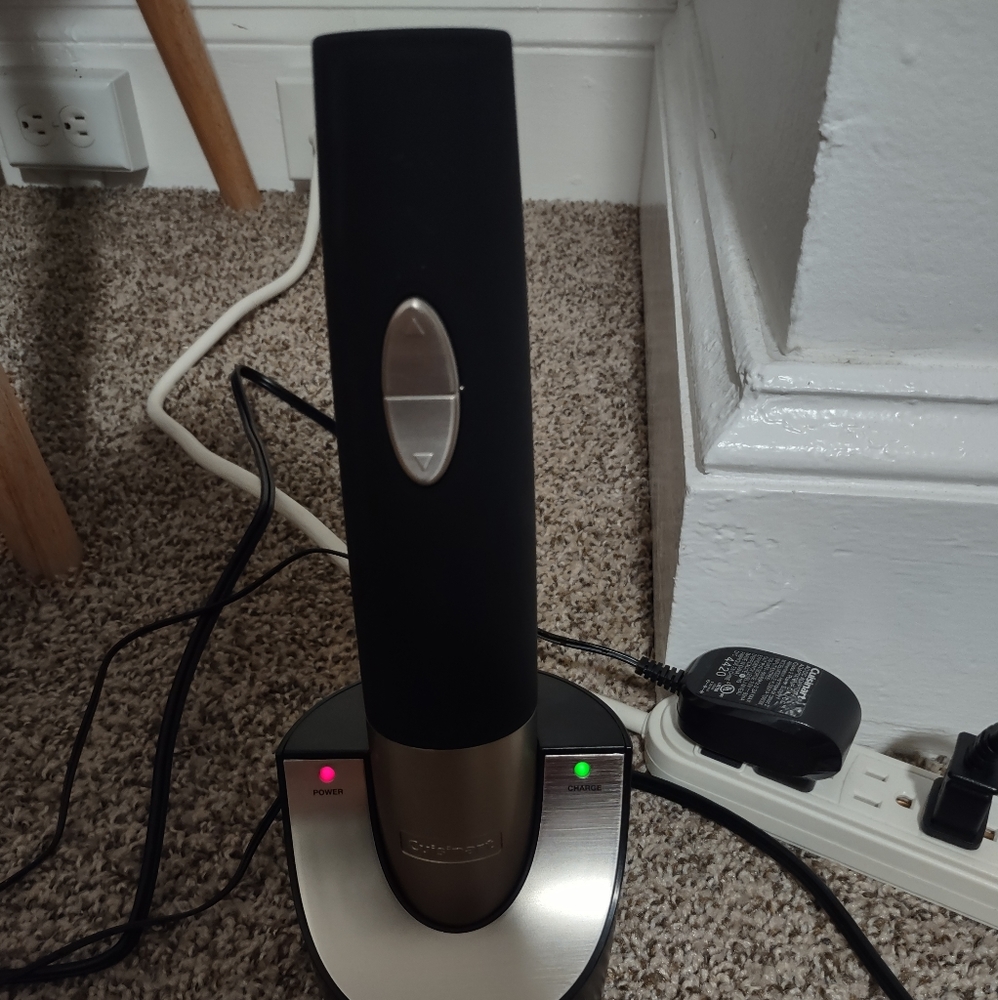 Electric wine bottle opener